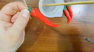 Как покрыть изделие эпоксидной смолой.  Как залачить украшение из полимерной глины