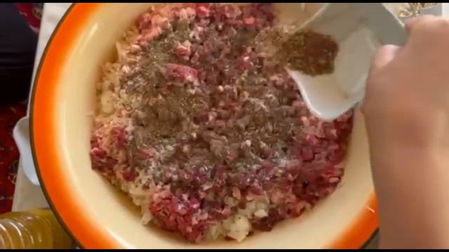 Сегодня мы приготовили вкусную хрустящую самсу на даче!!! смотреть онлайн