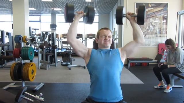 Мой жим гантелей сидя. 30х6. Собственный вес 73 кг. смотреть онлайн