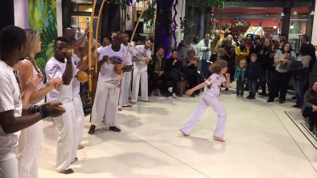 ABADÁ-Capoeira au 'natur musée' lors de la Nuit des Musées смотреть онлайн