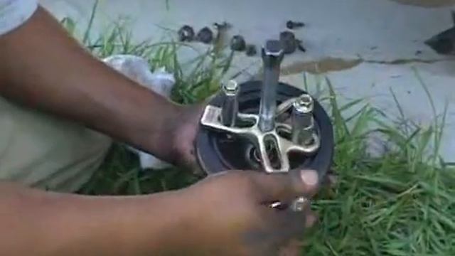 Mazda 626 Water Pump Replacement : Mazda 626 Water Pump Replacement: Removing the Pulley смотреть онлайн