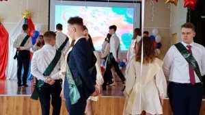 танец на Последний звонок