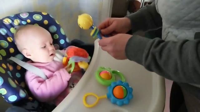 7 -й месяц ребенка. Николь 7 кг. Почти сидит. Два зуба. смотреть онлайн