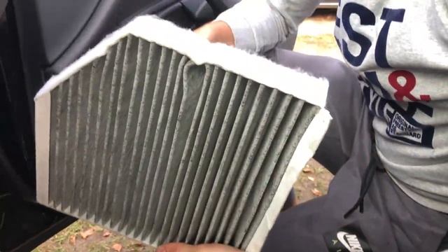 Замена салонного фильтра Ауди А6 C7, 2015 года.Ауди.Своими руками.Экономия денег!!! смотреть онлайн