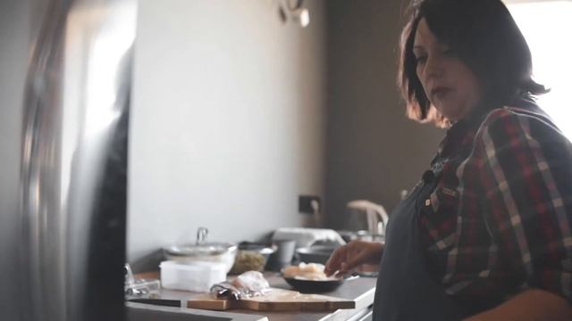 Как быстро почистить кальмары? Как правильно готовить кальмар? Как сделать розовый кальмар? смотреть онлайн