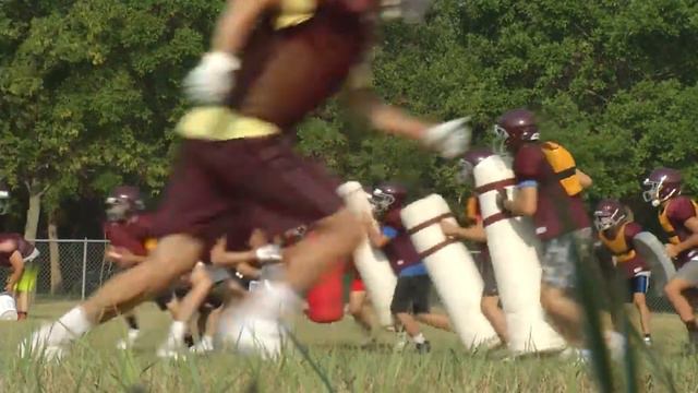 Football: Linton-HMB's offensive line starting to gel ahead of region play смотреть онлайн