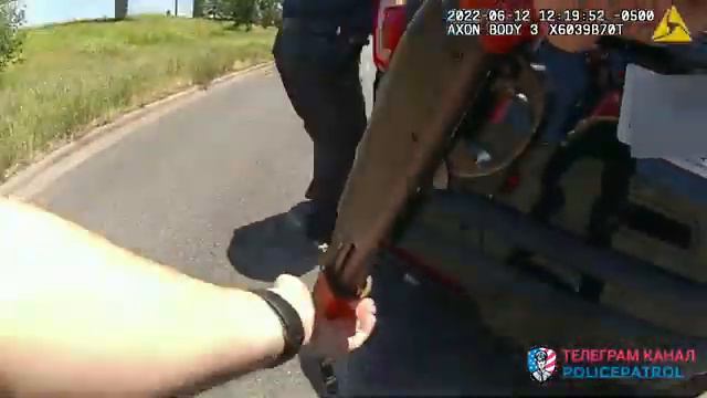 Дикий расстрел мексиканца с ножом / Применение оружия полицией смотреть онлайн