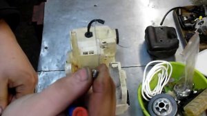 STIHL MS-250/230/210 Ремонт системы подачи масла, замена крышки бензобака, диагностика сапуна.