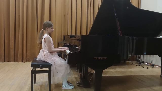 Подобед София Этюд С.Майкапара a-moll, "Старинная французская песенка" П.Чайковский смотреть онлайн