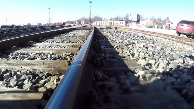 Вид колеса поезда на рельсе 3 / Train wheel view to the rail 3 смотреть онлайн