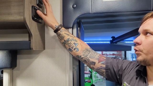 2021 Lance 1475 Technician Tour смотреть онлайн