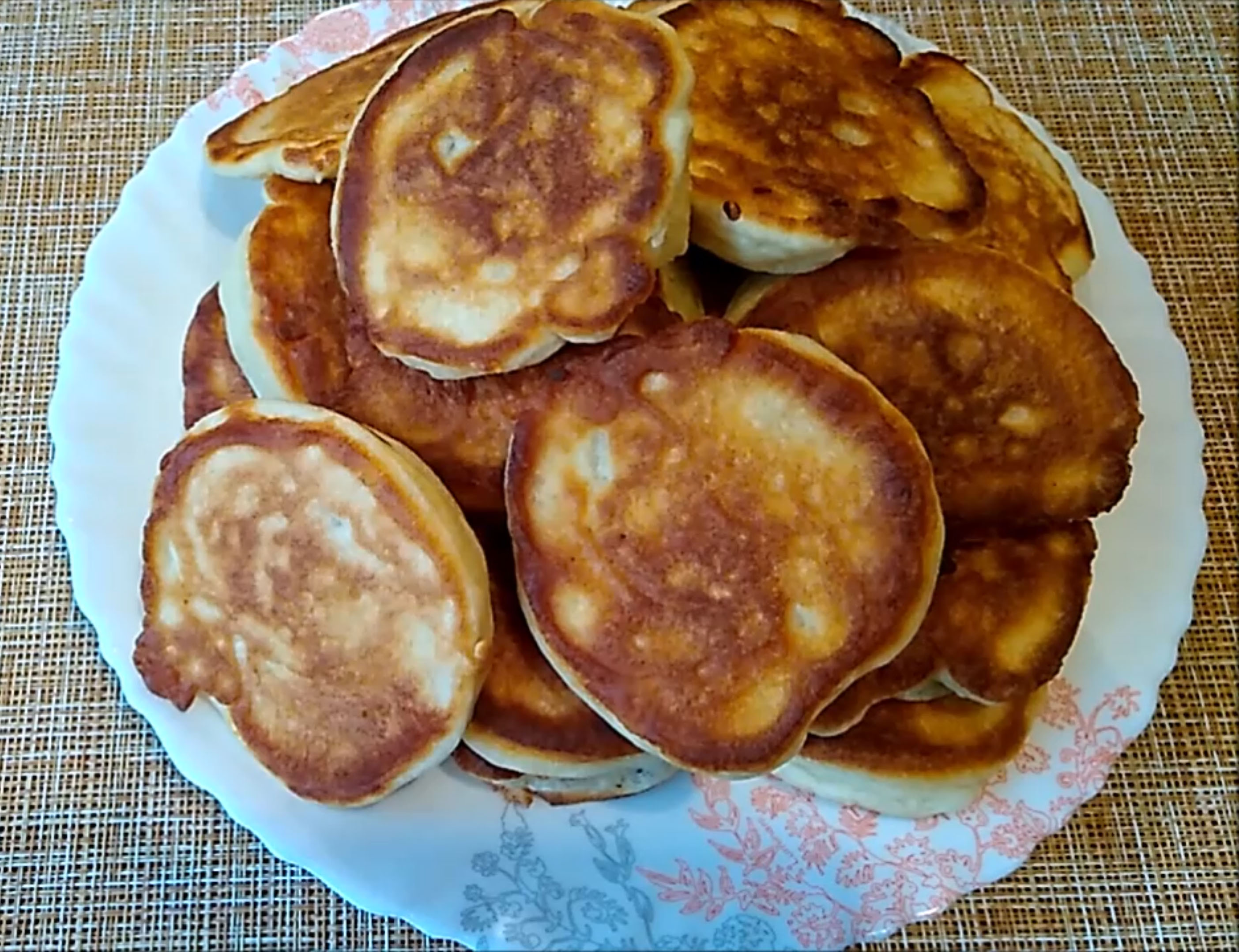 Пышные оладья на кефире.mp4 смотреть онлайн