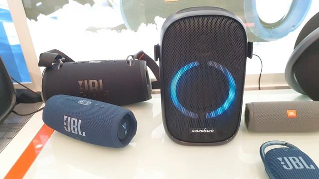 Jbl Charge 5 $200 vs. Anker SoundCore Rave Neo $150 | Bass Test смотреть онлайн