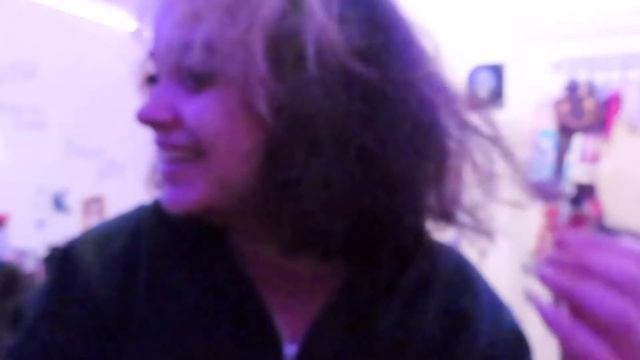 CUTTING AND DYING MY HAIR смотреть онлайн