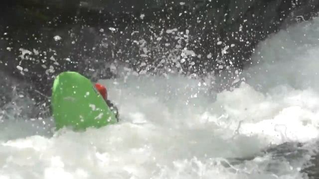 Riverboarder Josh Galt runs Gorilla on the Green - Fish Munga смотреть онлайн