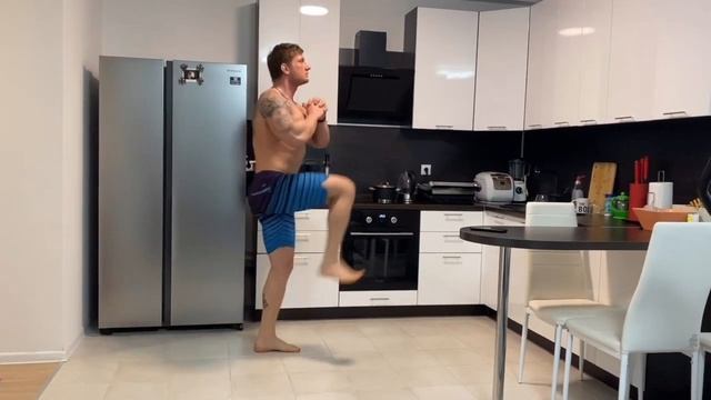 Жиросжигающая тренировка! Тренировка на все тело! Упражнения в домашних условиях и на улице!! смотреть онлайн