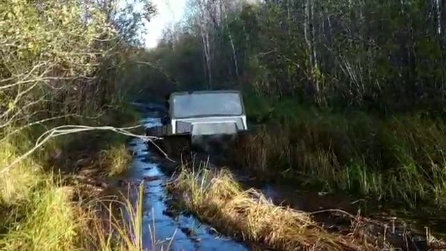 Гусеничный вездеход по болоту смотреть онлайн