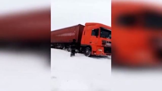 В УКРАИНЕ ОБЪЯВЛЕН КРАСНЫЙ УРОВЕНЬ ОПАСНОСТИ ИЗ-ЗА СИЛЬНЫХ СНЕГОПАДОВ!