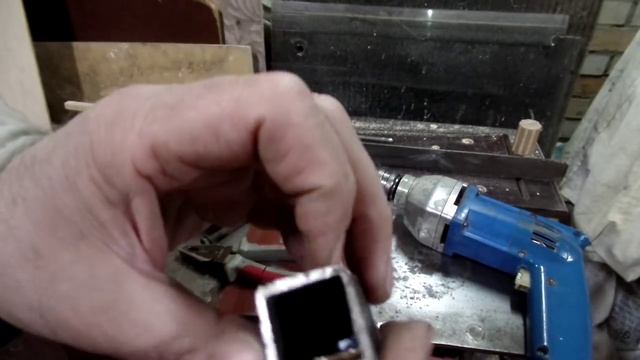 Приспособление к дрели для деревянных квадратных брусков три в одном смотреть онлайн