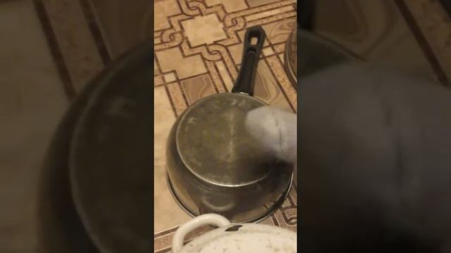 ребёнок и старые кастрюли! смотреть онлайн