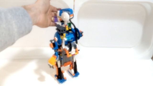 CYBOT avoiding obstacles - LEGO BOOST Activity Book смотреть онлайн