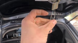 Toyota Highlander 2012 год ( 2поколение) Багажник с кнопки открывается, но НЕ закрывается с кнопки.