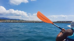 В море на надувном каяке.