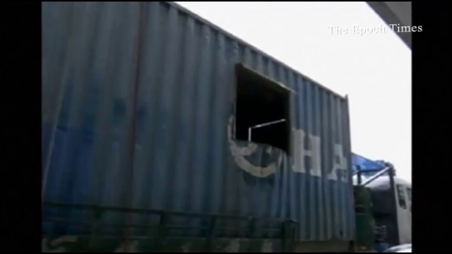 Гиппопотам выпрыгнул из едущего грузовика (новости) 