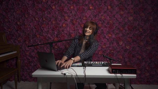 Singer-Songwriter Performance with Launchpad Mini and Launchkey Mini [MK3]: Jess Godwin // Novation смотреть онлайн