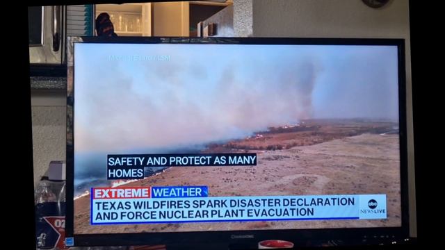 Новости США. Пожары в Техасе/ Торнадо в штате Иллинойс/ NEWS