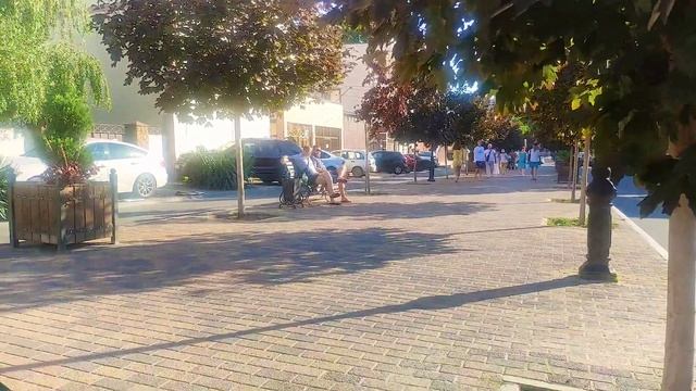 Анапа влог 3 августа. Идём с улицы Краснодарская по улице Терская за пиццей в пиццерию Olivia Cafe. смотреть онлайн