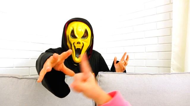 Надя в таинственном доме с конфетами - Загадочные конфеты на Хэллоуин смотреть онлайн