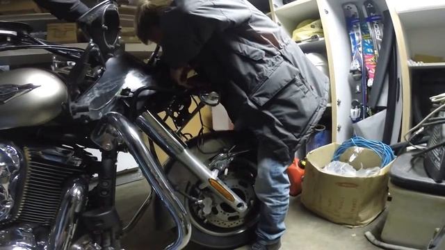Как снять обтекатель с Kawasaki VN1700 Voyager смотреть онлайн