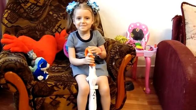 Разукрашиваем зонт своими руками.А также идем на прогулку под дождем для испытания зонта