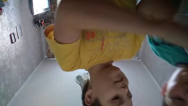 Подпишите пожалуйста Извините то что я снял видео вверх ногами смотреть онлайн