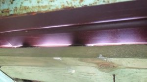 Герметизация пеной стыков крыши веранды, после монтажа.