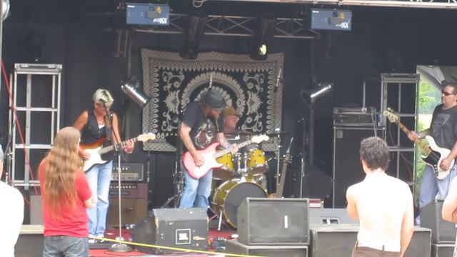 Kenny Olson plays Maggot Brain with The Sista Otis Band at GLCC (part 2) смотреть онлайн