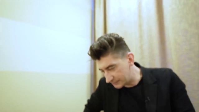 Михаил Борзенков в комнате Ella Audio на выставке HiFi & HighEnd Show Урал в Екатеринбурге