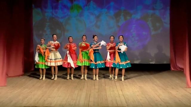 "Девичий пляс" - Ансамбль народного танца " Самоцветы" смотреть онлайн