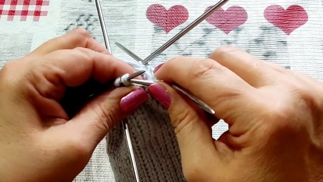 Вяжем варежки для детей пошагово на спицах || Мастер класс вязание с нуля смотреть онлайн