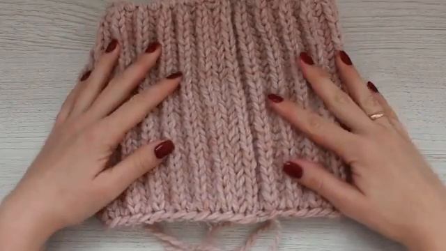 Вяжем модную шапку английской резинкой по кругу. Подробный МК для новичков смотреть онлайн