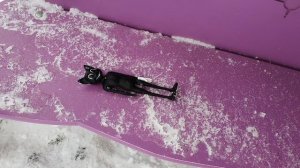 Гуляем на десткой площадке. Как мама) Вика клубника вышла на прогулку с игрушками