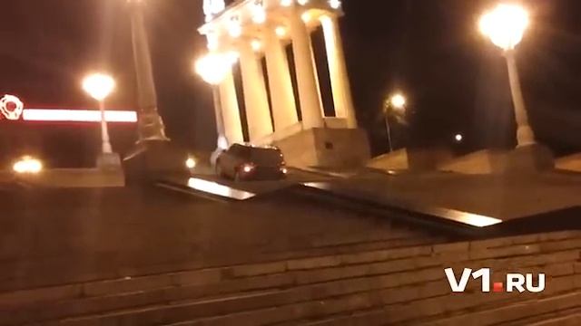На внедорожнике по лестнице смотреть онлайн
