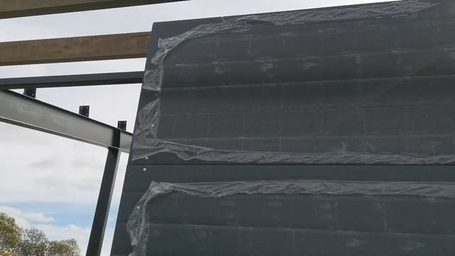 Монтаж стеновых сэндвич-панелей с утеплителем PIR / Building A Pre-fab Steel House With PIR Panels