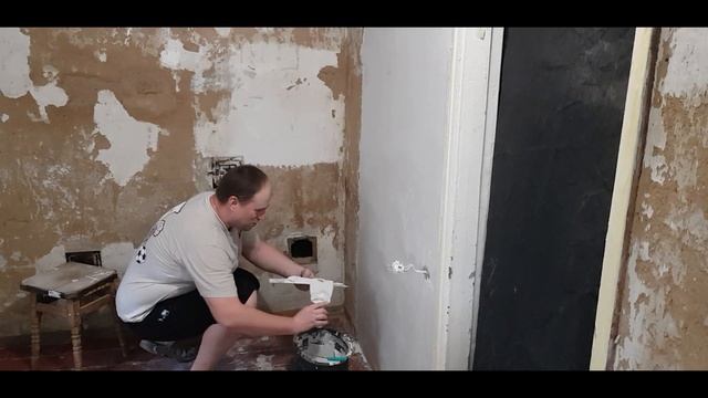Как шпаклевать стены легко и без опыта! Ремонт старого дома!!! Ч.3 смотреть онлайн