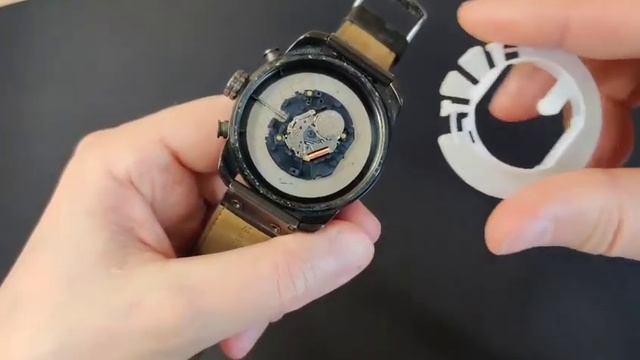 Замена батарейки в часах с крышкой-хлопушкой, в домашних условиях, правильно и без косяков. смотреть онлайн