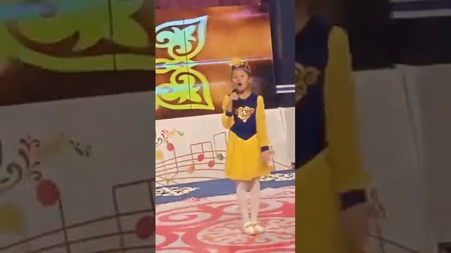 "Детская песня.Мир похож на цветной луг" Гульфина Мусакова Ср.шк.№71 А. Рахманалиева. смотреть онлайн