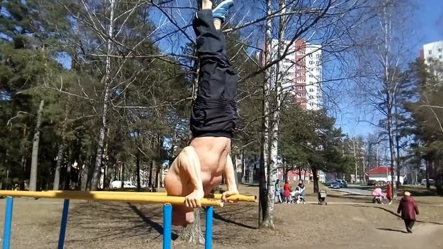 Падение мастера спорта с брусьев смотреть онлайн