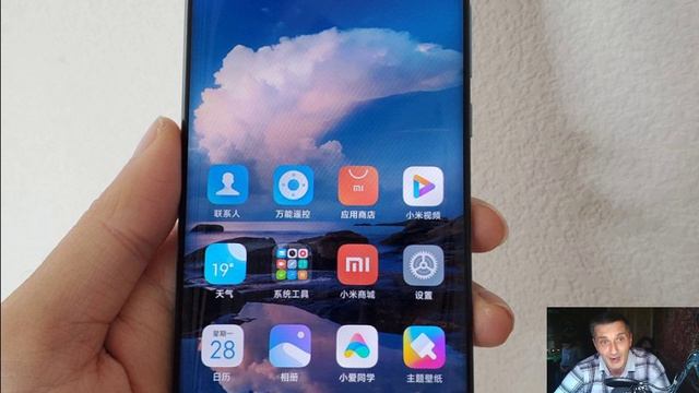 Включенный Xiaomi Mi CC9 Pro позирует в полный рост 12 Мп против 108 Мп смотреть онлайн