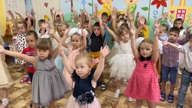 МБДОУ №18 - поздравление от средней группы «Ягодки» смотреть онлайн